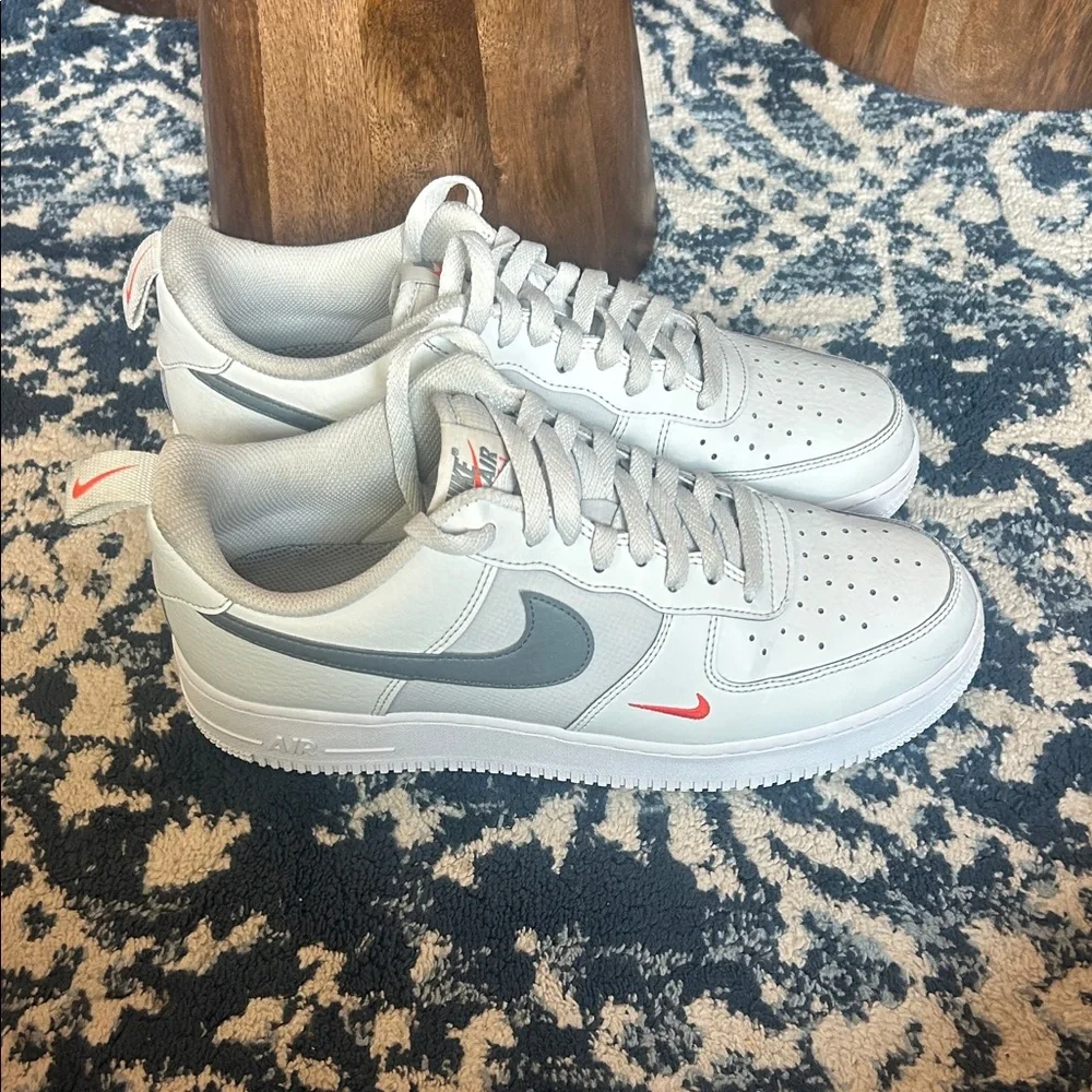 Nike White and Gray Athletic Shoes - Picture 3 of 5